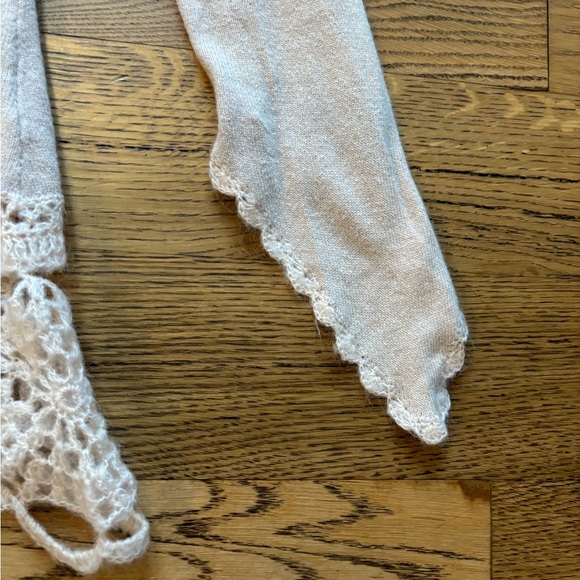 Easel light peach sweater with crochet detailing. Size L - Picture 6 of 8